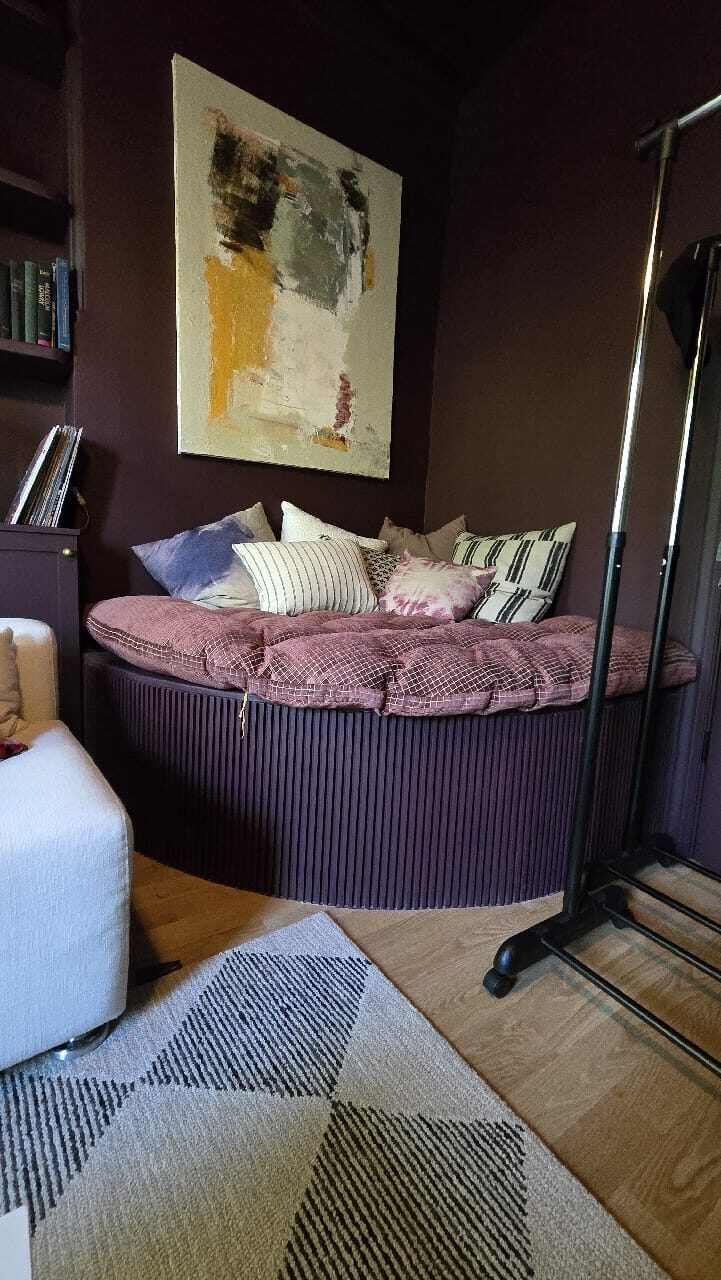 Custom built-in daybed and bench seating